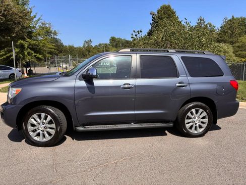 Used 2010 Toyota Sequoia Limited AWD/4WD image 3