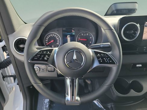 Used 2026 Mercedes-Benz Sprinter 2500 image 23