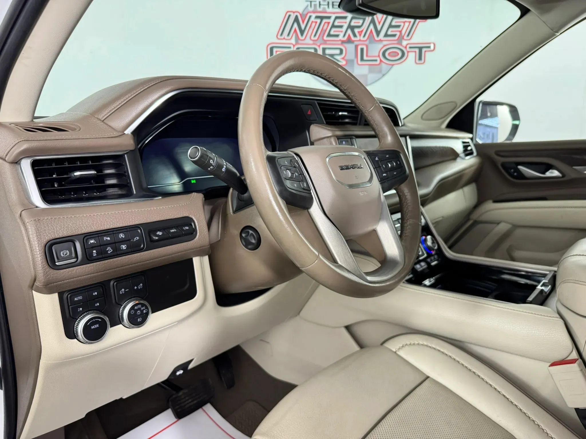 Used 2022 GMC Yukon XL Denali AWD/4WD image 10