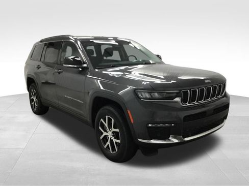 Used 2023 Jeep Grand Cherokee L Limited w/ Luxury Tech Group II AWD/4WD image 3