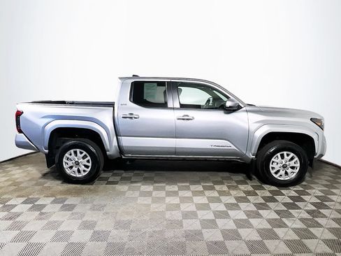 Certified 2025 Toyota Tacoma SR5 AWD/4WD image 8