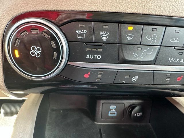Used 2022 Ford Escape SE w/ Cold Weather Package AWD/4WD image 27