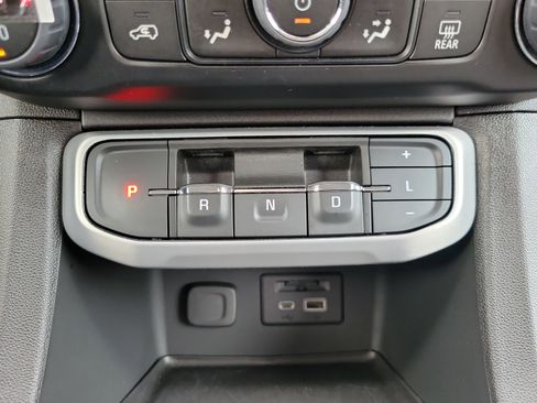 Used 2023 GMC Acadia SLT w/ Elevation Edition FWD image 24
