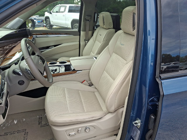 Used 2025 Cadillac Escalade ESV Sport Platinum w/ LPO, ONYX Package AWD/4WD image 2