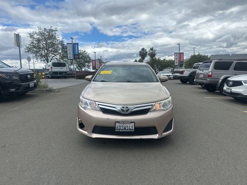 Used 2012 Toyota Camry LE FWD image 1