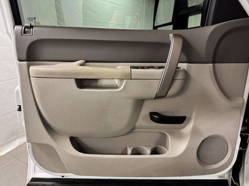 Used 2011 GMC Sierra 3500 SLE w/ SLE Preferred Package image 12