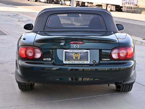Used 2002 MAZDA MX-5 Miata RWD image 9