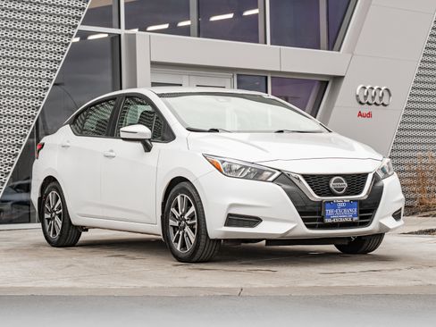 Used 2021 Nissan Versa SV image 1