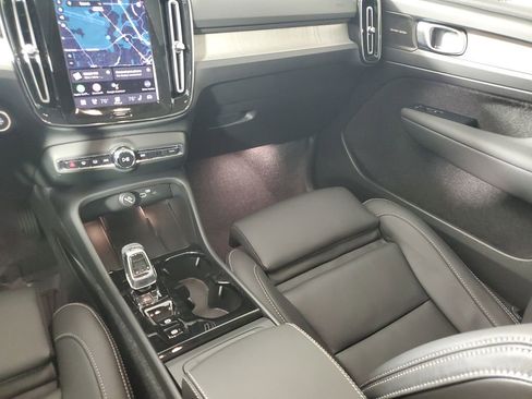 Used 2026 Volvo XC40 B5 Ultra w/ Protection Package Premier image 19