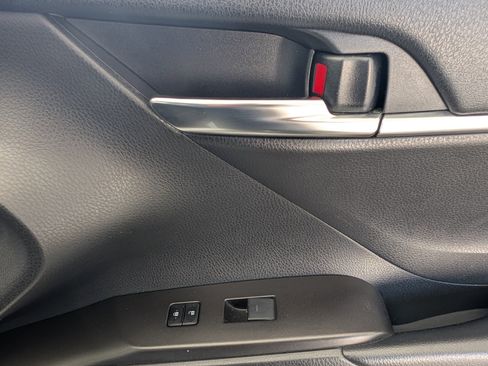 Used 2022 Toyota Camry SE image 21