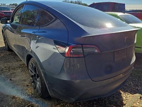 Used 2022 Tesla Model Y Performance image 9