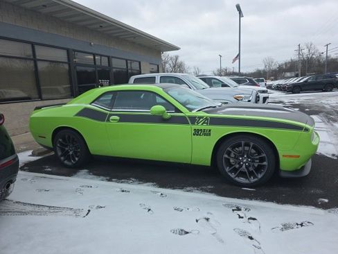 Used 2023 Dodge Challenger R/T w/ T/A Package image 4