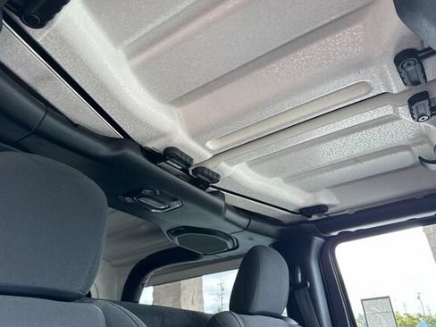 Used 2019 Jeep Wrangler Sport AWD/4WD image 17