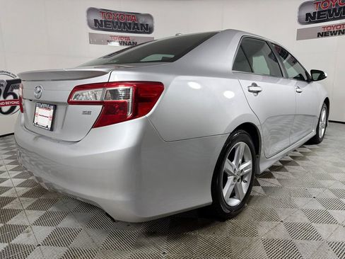 Used 2014 Toyota Camry SE image 3