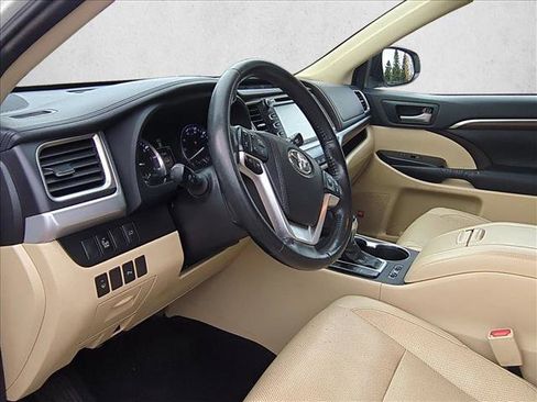 Used 2015 Toyota Highlander Limited image 10