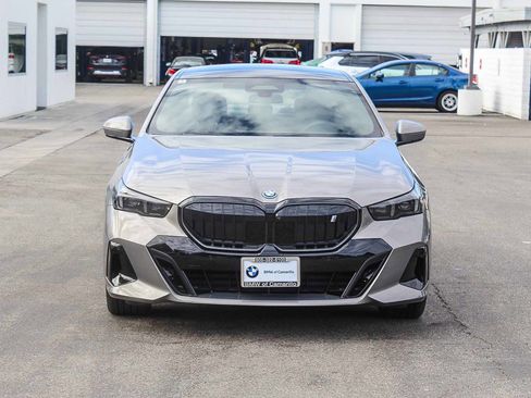 Used 2025 BMW i5 xDrive40 image 2