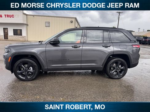 New 2025 Jeep Grand Cherokee Altitude AWD/4WD image 8
