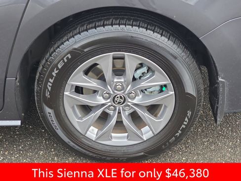 Used 2025 Toyota Sienna XLE image 42