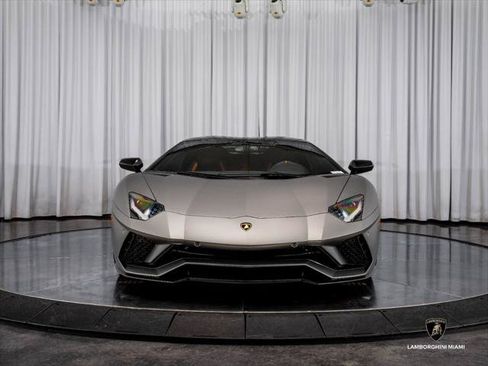 Used 2019 Lamborghini Aventador S AWD/4WD image 2