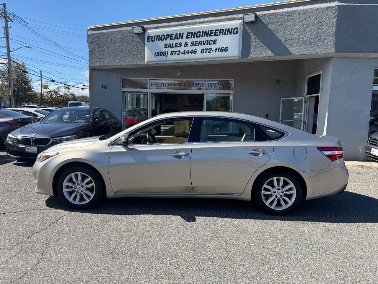 Used 2014 Toyota Avalon XLE FWD image 4