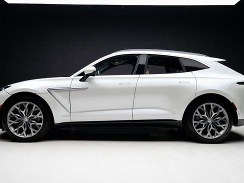 Used 2021 Aston Martin DBX AWD/4WD image 17