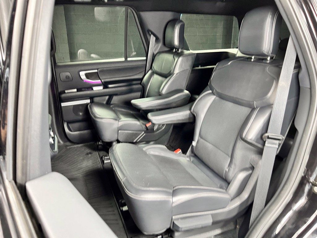 Used 2025 Ford Expedition Platinum w/ Stealth Performance Package AWD/4WD image 18