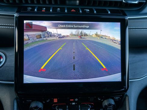 Used 2024 Jeep Grand Cherokee Limited image 19