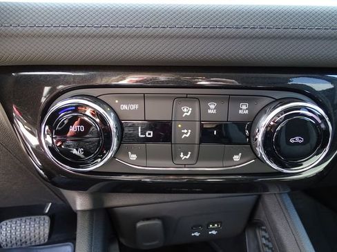 Used 2025 Chevrolet TrailBlazer LT w/ Convenience Package AWD/4WD image 11