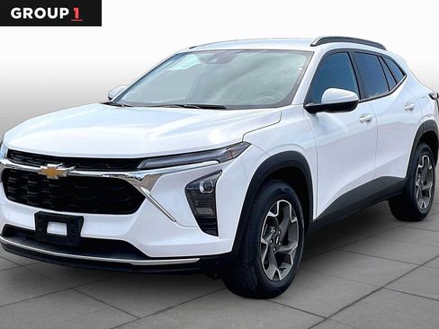 Used 2026 Chevrolet Trax LT FWD image 1