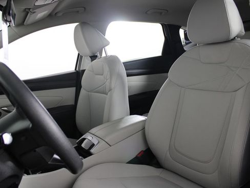 Certified 2025 Hyundai Tucson SE FWD image 19
