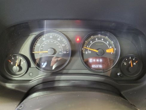 Used 2016 Jeep Patriot Latitude w/ Sun/Sound Group AWD/4WD image 23