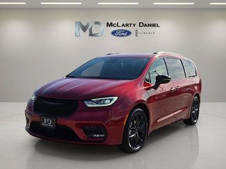 Used 2025 Chrysler Pacifica Limited video 2