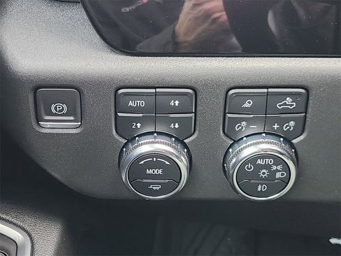 Used 2023 GMC Sierra 1500 SLT image 19