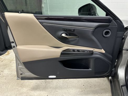 Used 2020 Lexus ES 300h w/ Premium Package FWD image 15