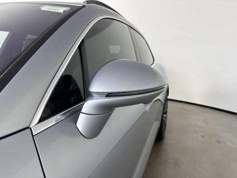 Certified 2025 Porsche Macan 4S Electric AWD/4WD image 12