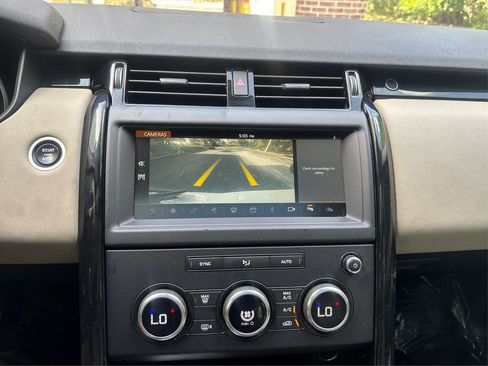 Used 2018 Land Rover Discovery SE AWD/4WD image 23