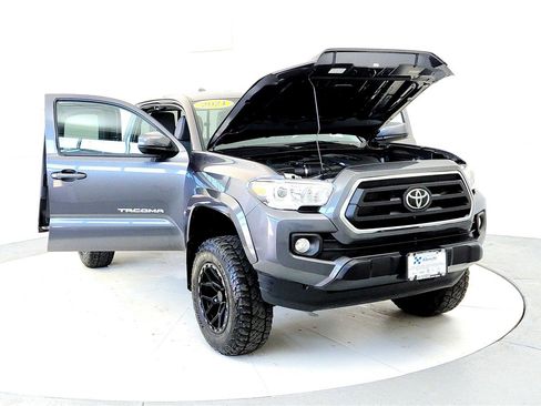 Used 2021 Toyota Tacoma SR5 image 9