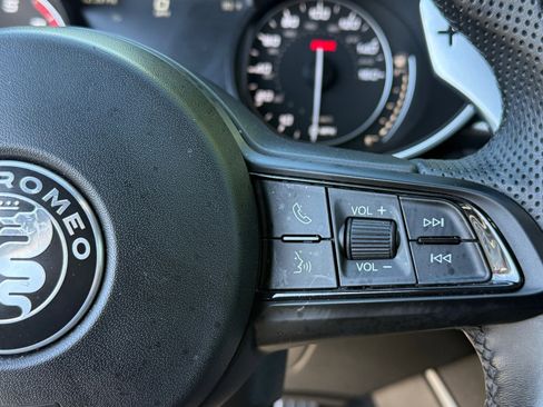 Used 2023 Alfa Romeo Stelvio Veloce image 14