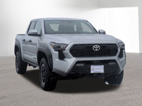 Used 2024 Toyota Tacoma TRD Off-Road image 3