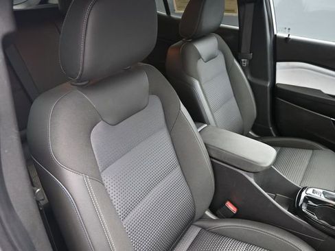 Used 2025 Chevrolet Trax LT image 36