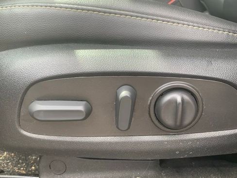 Used 2023 Chevrolet Traverse LT AWD/4WD image 8