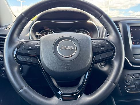 Used 2019 Jeep Cherokee Latitude Plus AWD/4WD image 16
