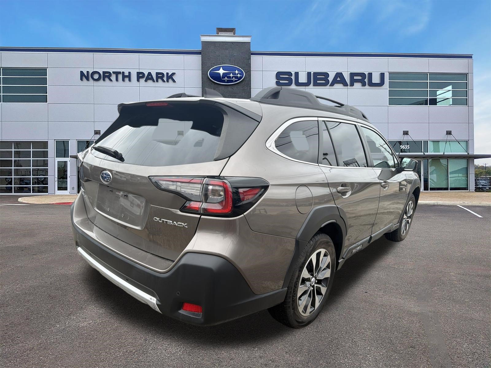 Certified 2024 Subaru Outback Limited AWD/4WD image 3