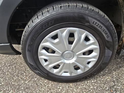 Used 2017 Ford Transit 150 XLT image 31