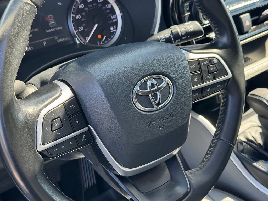 Used 2023 Toyota Highlander XLE FWD image 16