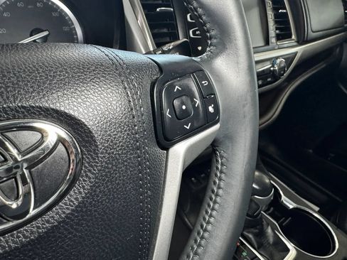 Used 2016 Toyota Highlander XLE AWD/4WD image 29