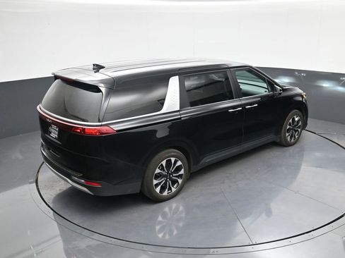 Used 2022 Kia Carnival EX image 30