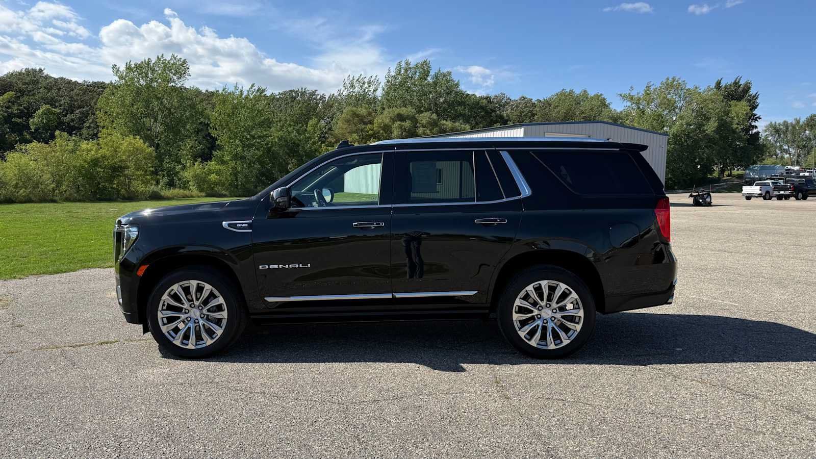 Used 2024 GMC Yukon Denali AWD/4WD image 6