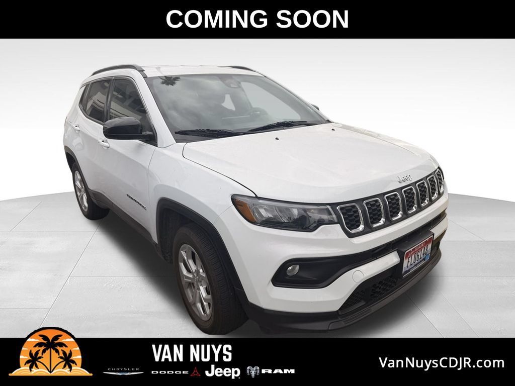 Used 2024 Jeep Compass Latitude AWD/4WD image 1
