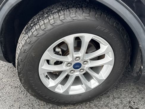 Used 2021 Ford Escape SE image 12